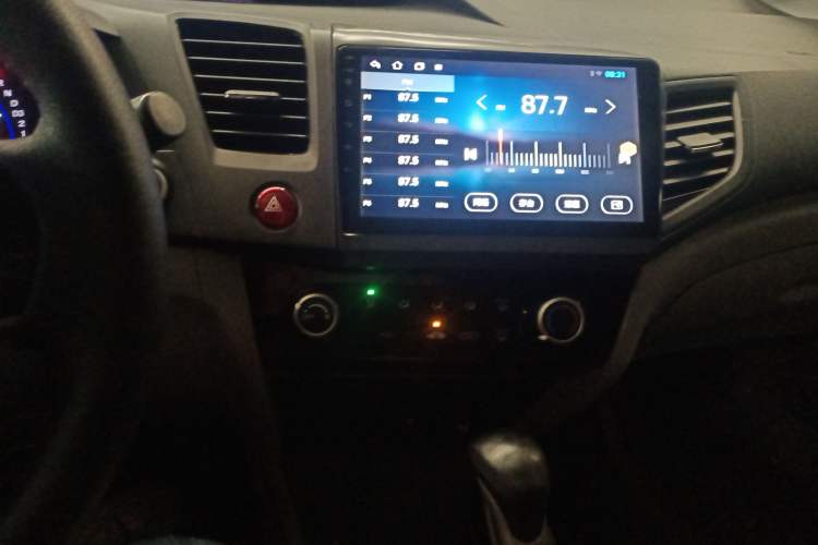 Used Honda Civic 2014 1.8L automatic comfort version Center Console