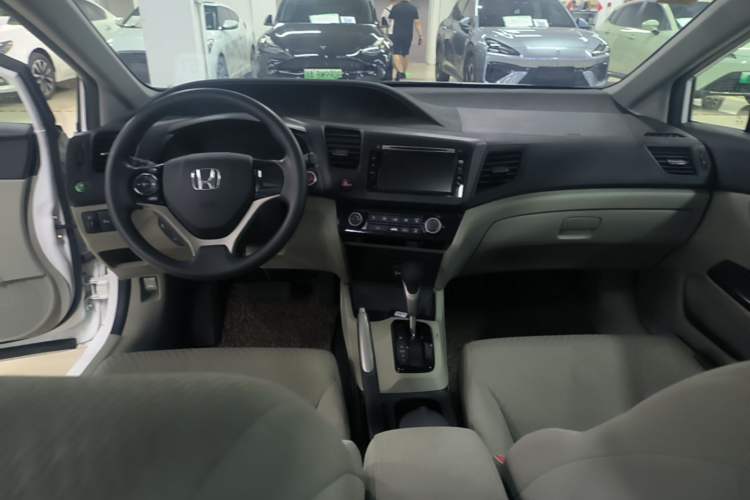Used Honda Civic 2014 1.8L automatic comfort version Center Console