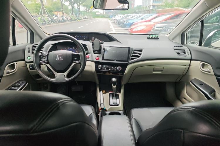 Used Honda Civic 2014 1.8L automatic comfort version Center Console