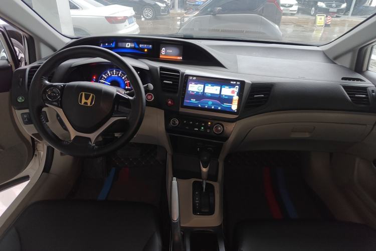Used Honda Civic 2014 1.8L automatic comfort version Center Console