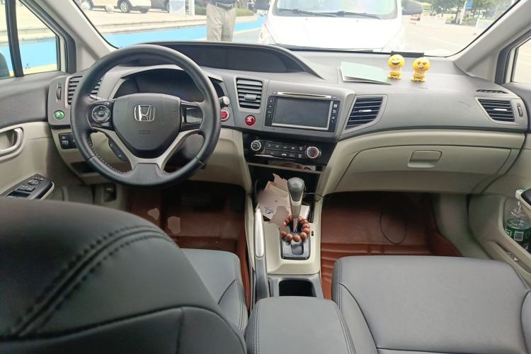 Used Honda Civic 2014 1.8L automatic comfort version Center Console