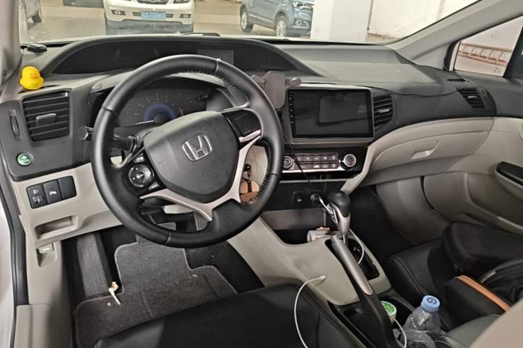 Used Honda Civic 2014 1.8L Automatic Classic Edition Center Console