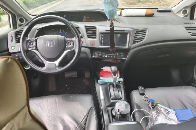 Used Honda Civic 2014 1.8L automatic luxury edition Center Console