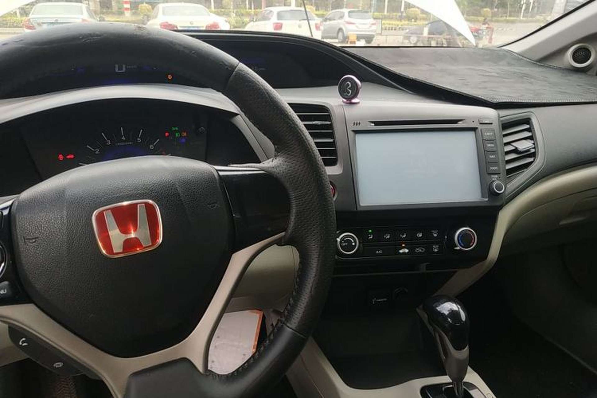 Used Honda Civic 2014 1.8L automatic comfort version Center Console