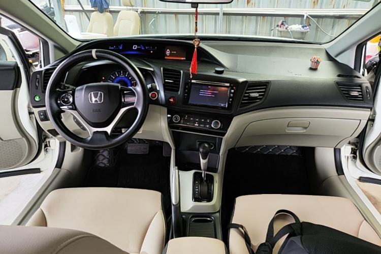 Used Honda Civic 2014 1.8L automatic comfort version Center Console