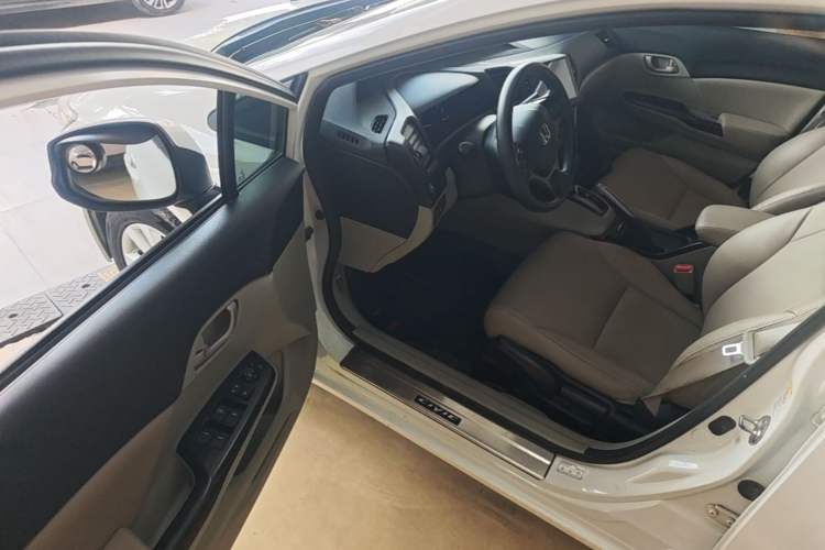 Used Honda Civic 2014 1.8L Automatic Classic Edition Driver Seat