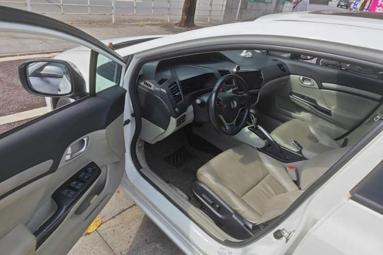 Used Honda Civic 2014 1.8L automatic luxury edition Driver Seat