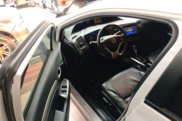 Used Honda Civic 2014 1.8L automatic luxury edition Driver Seat