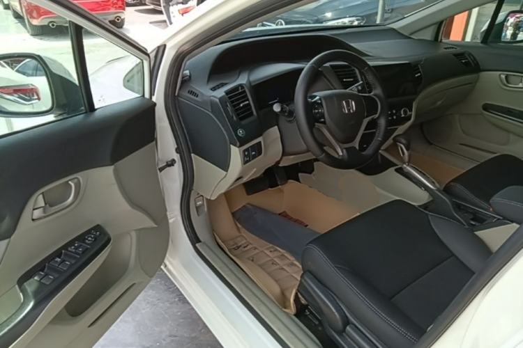 Used Honda Civic 2014 1.8L Automatic Classic Edition Driver Seat