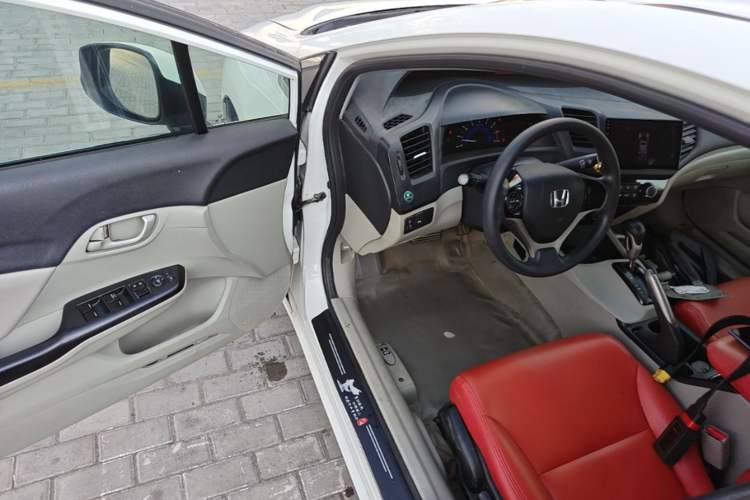 Used Honda Civic 2014 1.8L Automatic Classic Edition Driver Seat