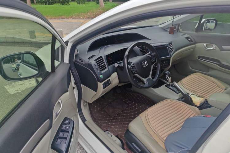 Used Honda Civic 2014 1.8L automatic luxury edition Driver Seat