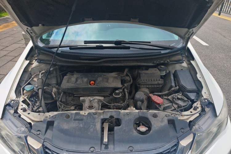 Used Honda Civic 2014 1.8L automatic comfort version Engine Bay