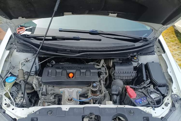 Used Honda Civic 2014 1.8L automatic comfort version Engine Bay