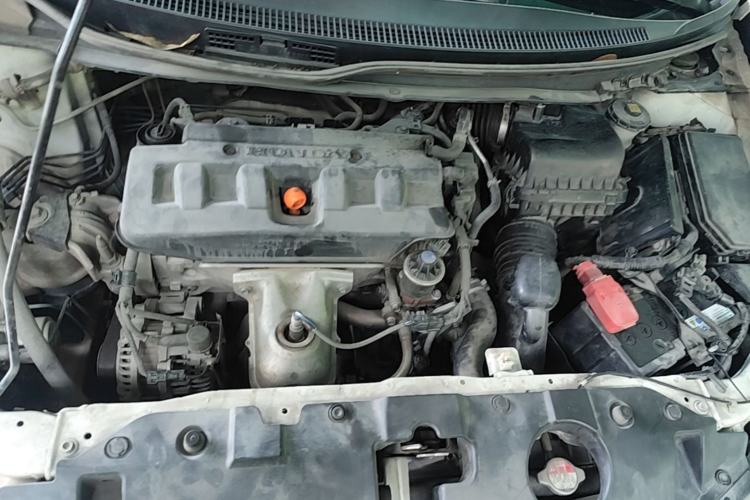 Used Honda Civic 2014 1.8L automatic comfort version Engine Bay