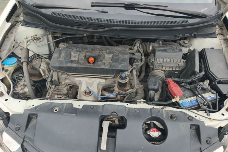 Used Honda Civic 2014 1.8L automatic comfort version Engine Bay