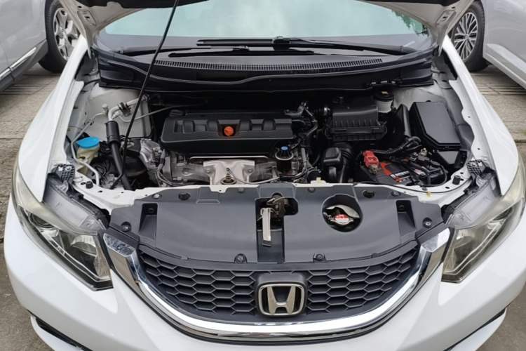 Used Honda Civic 2014 1.8L automatic comfort version Engine Bay