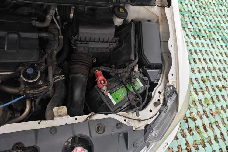Used Honda Civic 2014 1.8L automatic luxury edition Engine Bay Left