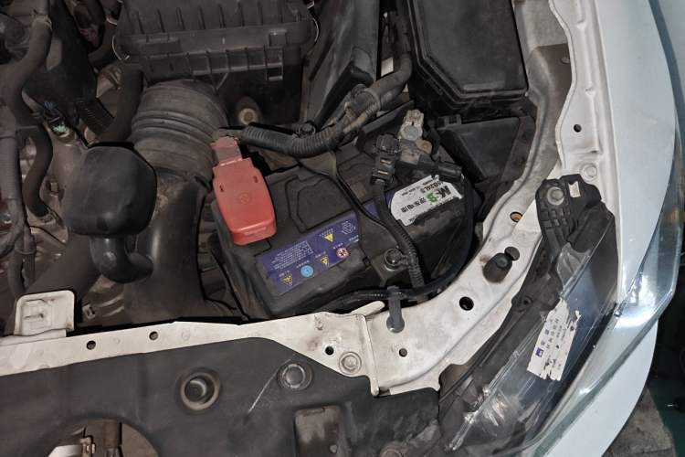 Used Honda Civic 2014 1.8L automatic comfort version Engine Bay Left