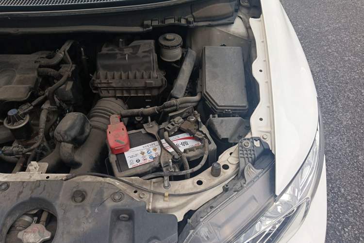 Used Honda Civic 2014 1.8L automatic comfort version Engine Bay Left