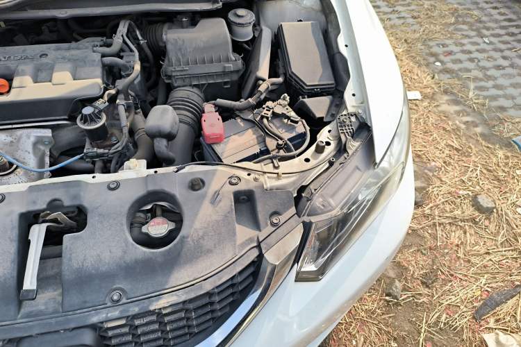 Used Honda Civic 2014 1.8L automatic comfort version Engine Bay Left