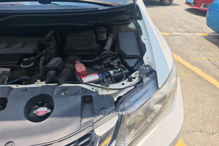 Used Honda Civic 2014 1.8L automatic comfort version Engine Bay Left