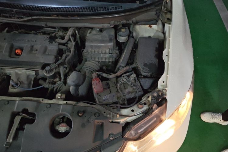 Used Honda Civic 2014 1.8L automatic comfort version Engine Bay Left
