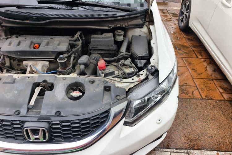 Used Honda Civic 2014 1.8L automatic luxury edition Engine Bay Left