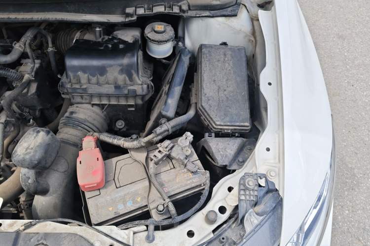 Used Honda Civic 2014 1.8L automatic comfort version Engine Bay Left