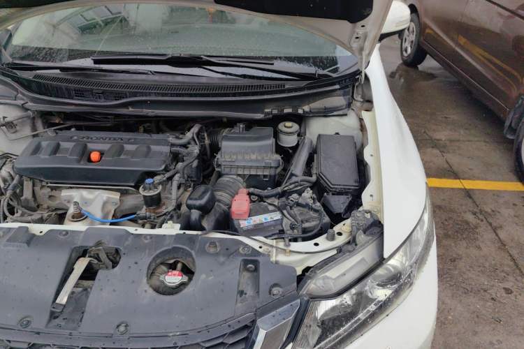 Used Honda Civic 2014 1.8L automatic luxury edition Engine Bay Left