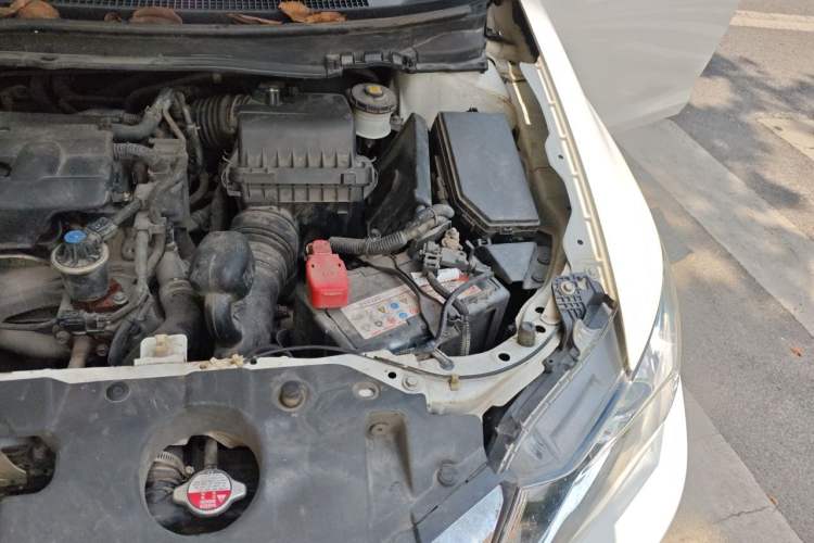 Used Honda Civic 2014 1.8L automatic comfort version Engine Bay Left