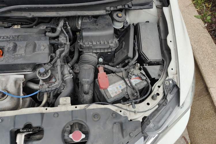 Used Honda Civic 2014 1.8L automatic comfort version Engine Bay Left