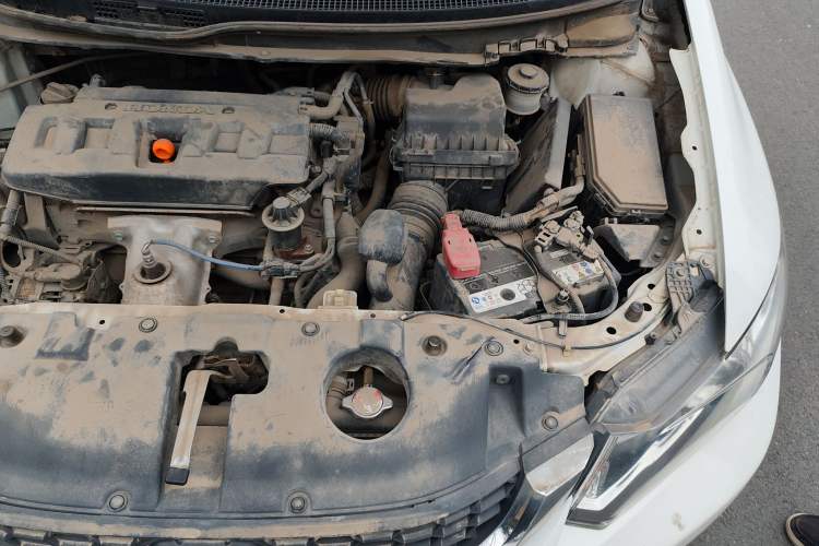 Used Honda Civic 2014 1.8L automatic comfort version Engine Bay Left