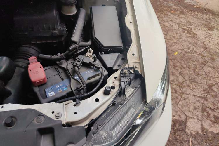 Used Honda Civic 2014 1.8L automatic comfort version Engine Bay Left