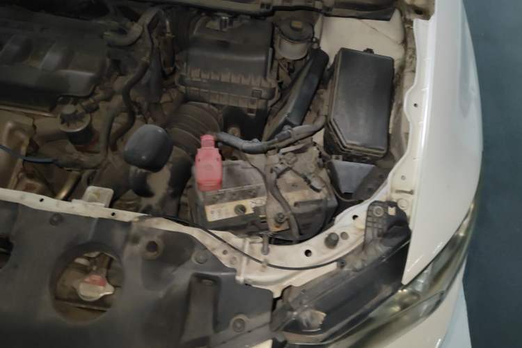 Used Honda Civic 2014 1.8L automatic comfort version Engine Bay Left