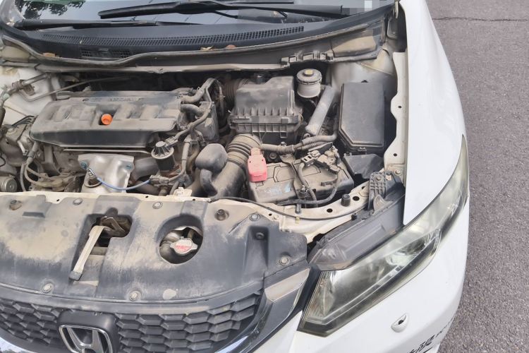 Used Honda Civic 2014 1.8L automatic luxury edition Engine Bay Left