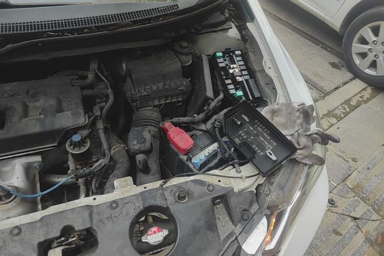 Used Honda Civic 2014 1.8L automatic comfort version Engine Bay Left