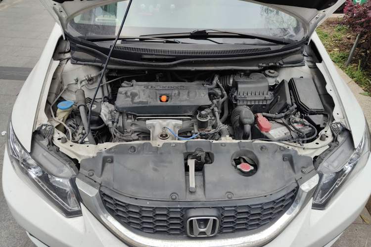 Used Honda Civic 2014 1.8L automatic comfort version Engine Bay
