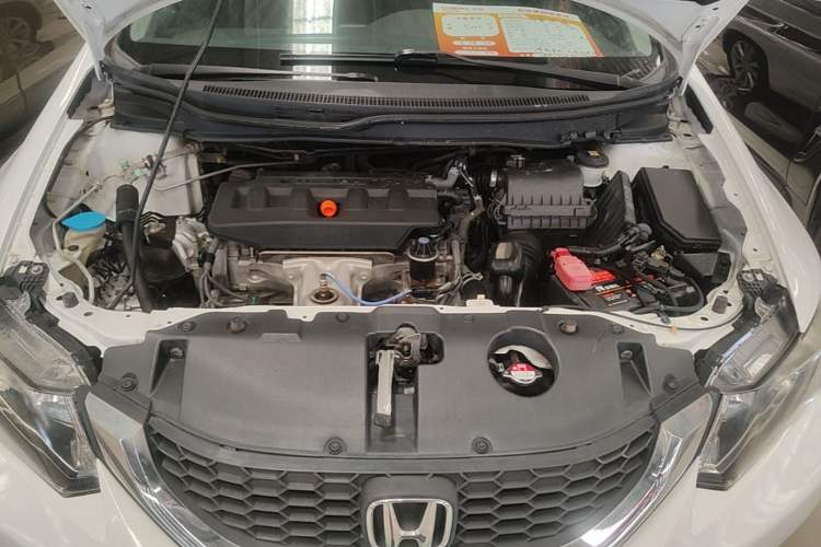 Used Honda Civic 2014 1.8L automatic comfort version Engine Bay