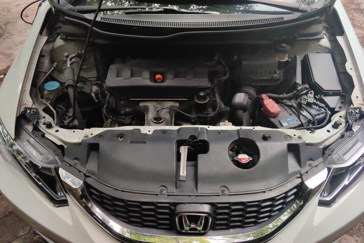 Used Honda Civic 2014 1.8L automatic comfort version Engine Bay