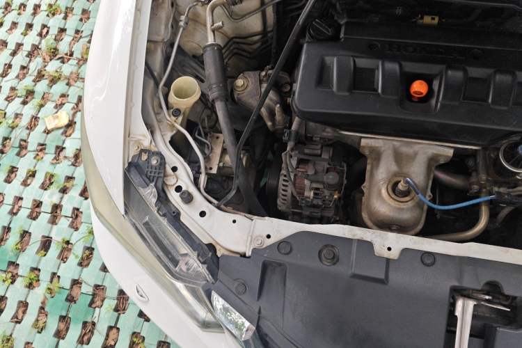 Used Honda Civic 2014 1.8L automatic luxury edition Engine Bay Right