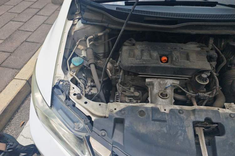 Used Honda Civic 2014 1.8L automatic comfort version Engine Bay Right