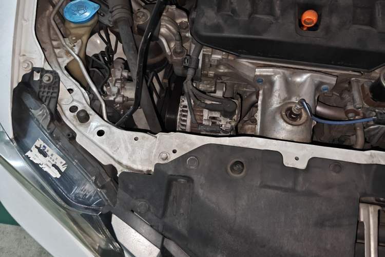 Used Honda Civic 2014 1.8L automatic comfort version Engine Bay Right