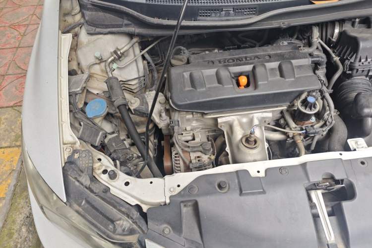 Used Honda Civic 2014 1.8L automatic comfort version Engine Bay Right