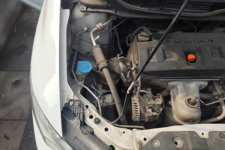 Used Honda Civic 2014 1.8L automatic comfort version Engine Bay Right