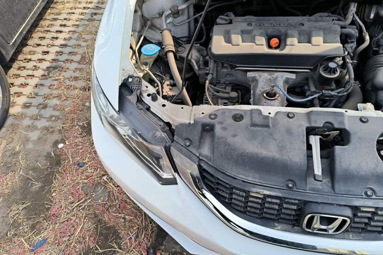 Used Honda Civic 2014 1.8L automatic comfort version Engine Bay Right
