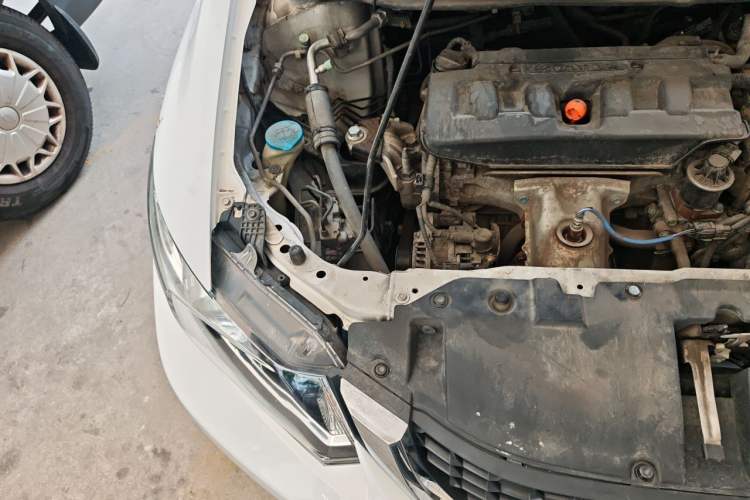 Used Honda Civic 2014 1.8L automatic comfort version Engine Bay Right