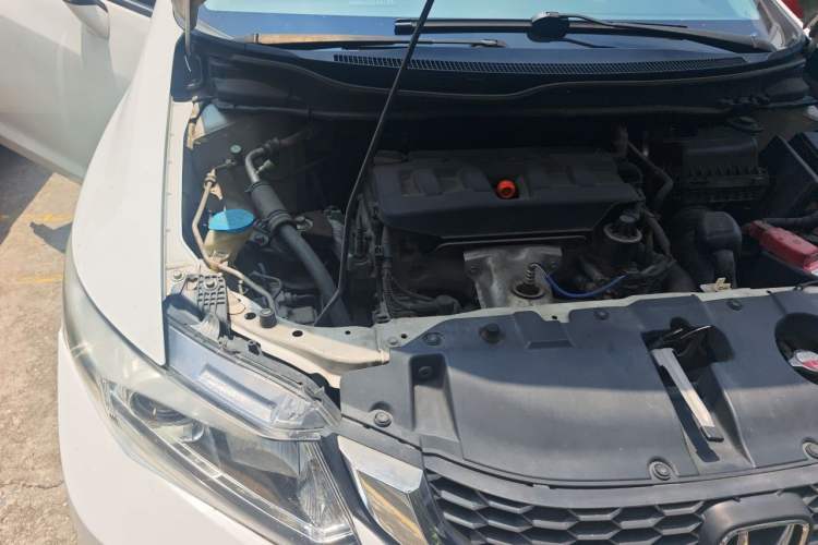 Used Honda Civic 2014 1.8L automatic comfort version Engine Bay Right