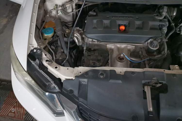 Used Honda Civic 2014 1.8L Automatic Classic Edition Engine Bay Right