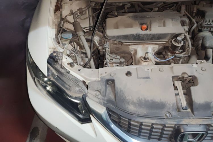 Used Honda Civic 2014 1.8L automatic comfort version Engine Bay Right