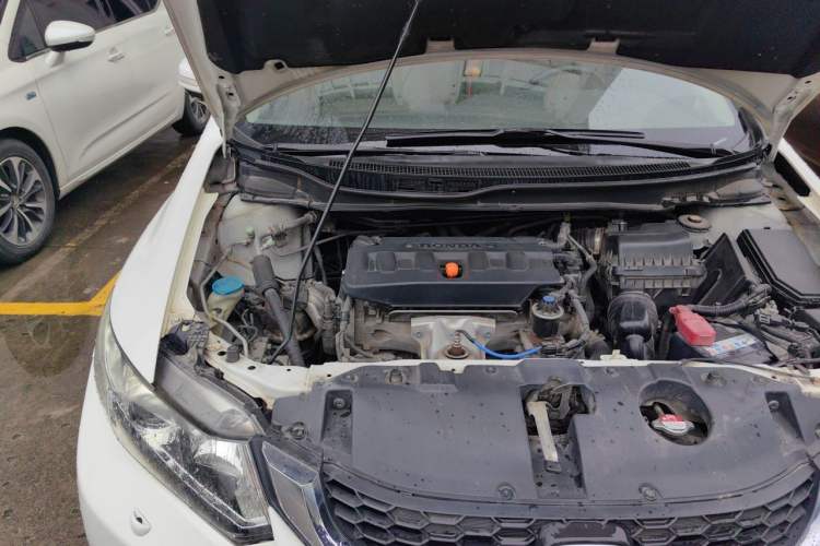 Used Honda Civic 2014 1.8L automatic luxury edition Engine Bay Right